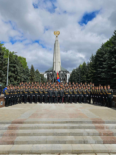 Хурандаа Э.Билэгсайханаар командлуулсан 75 монгол цэрэг өнөөдөр Москвагийн Улаан талбайд алхана